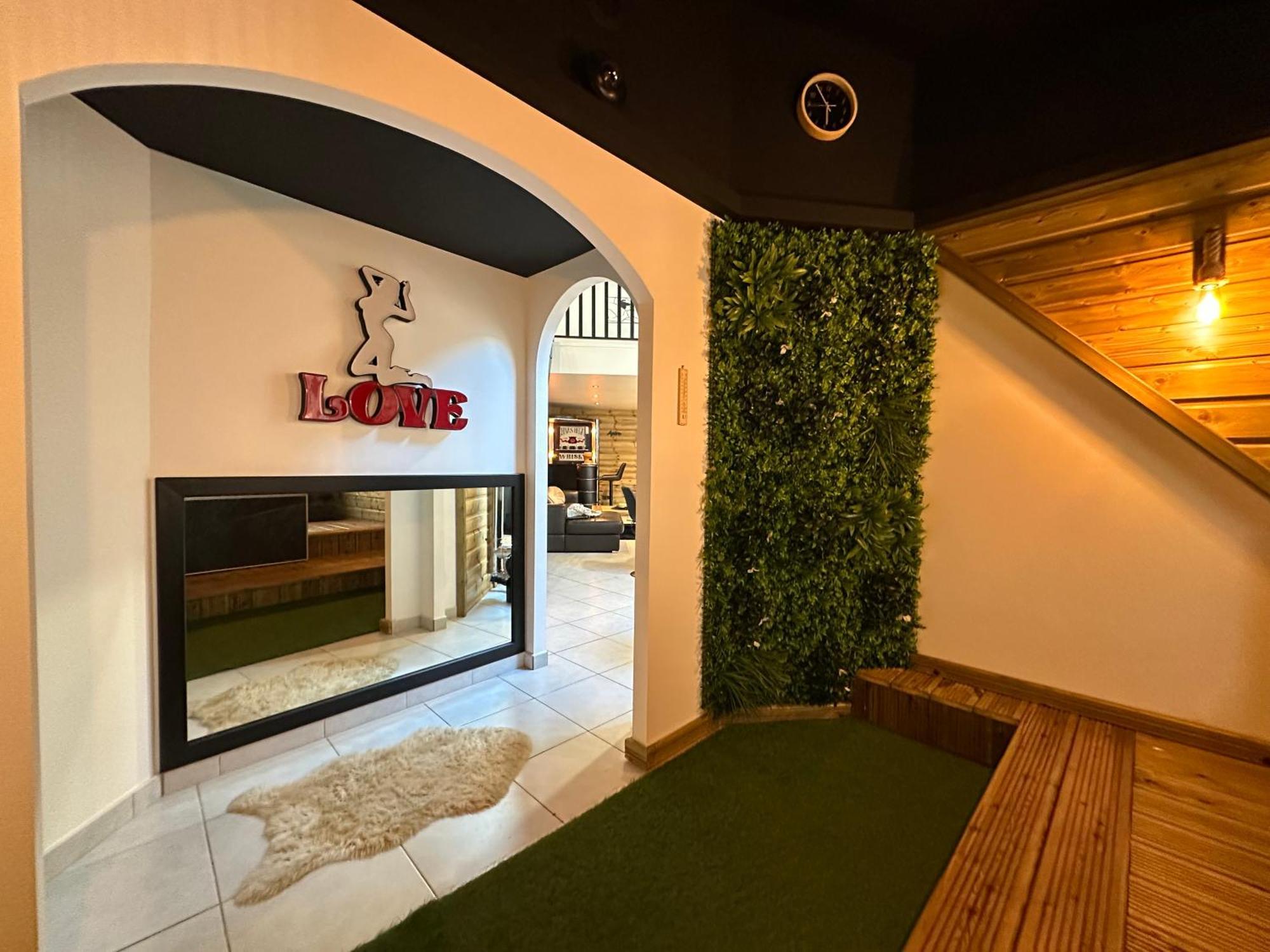 Love Room La Creche Romantique Bogny-sur-Meuse Экстерьер фото